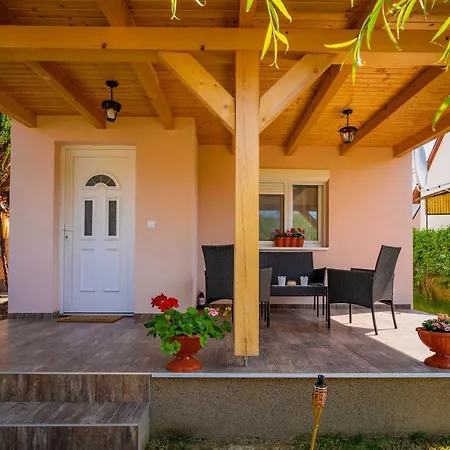 Pipacs Apartmanhaz Harkany Exterior photo